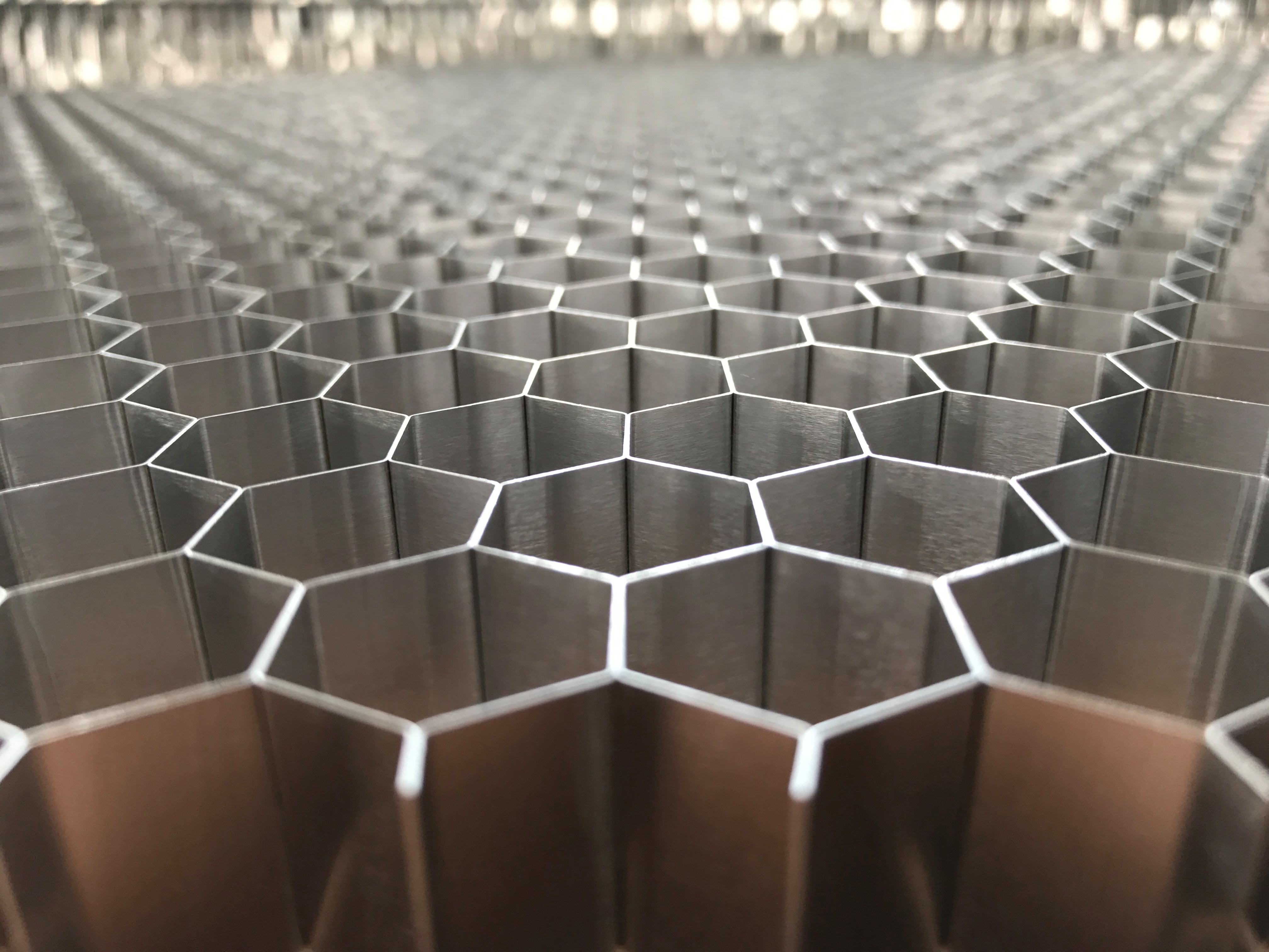 什么是鋁蜂窩板，有哪些特點？