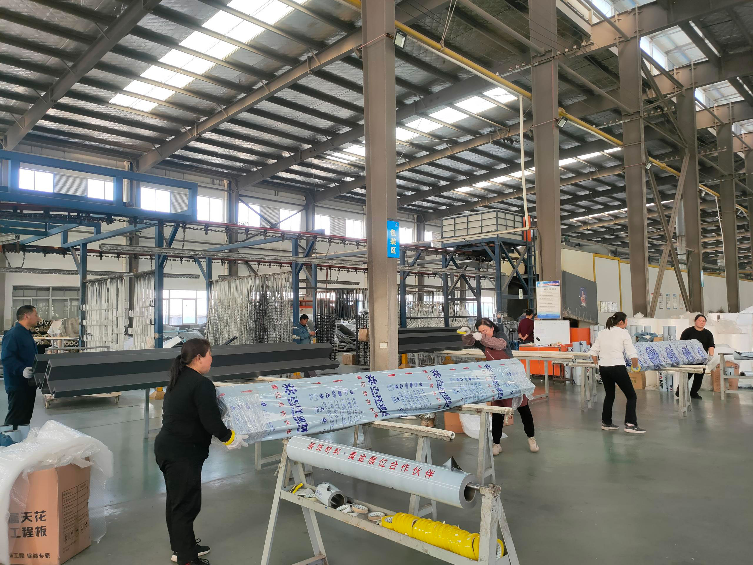 室外驕陽似火，車間熱火朝天趕單忙！