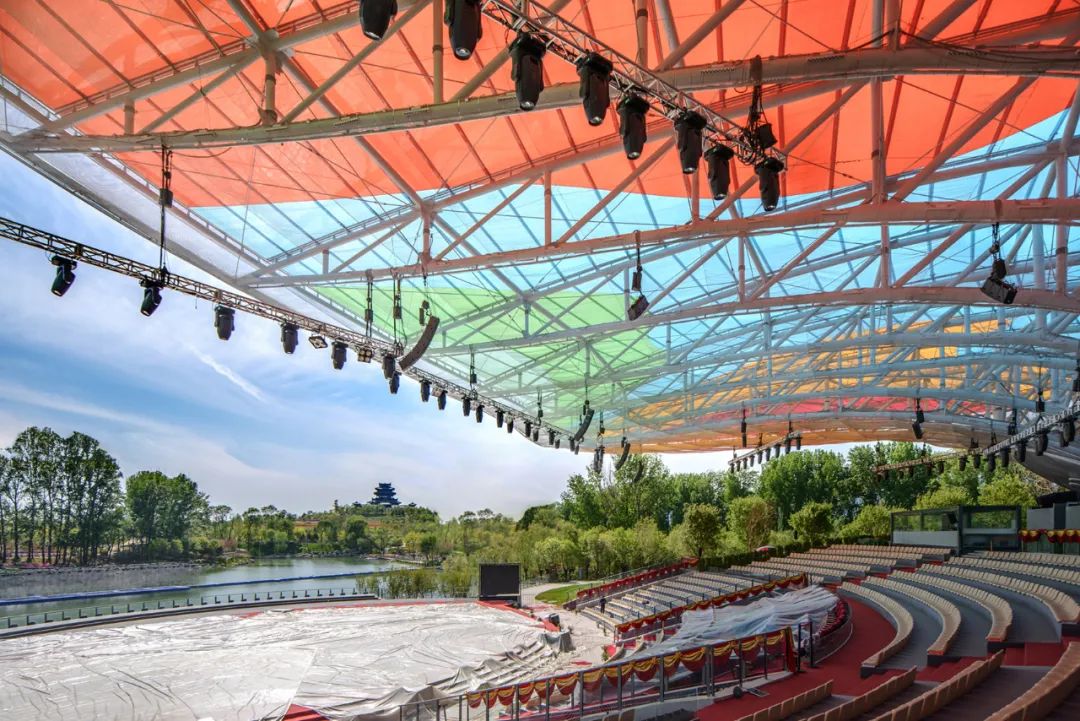 什么是ETFE膜？ 輕薄透的屋/墻面材料。