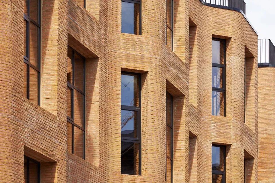 外立面涂料二：成本控制下，做出「金屬質感、石材效果」